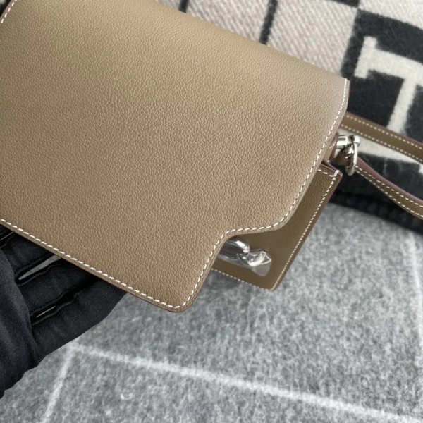 Hermes Boutique Evercolor Leather Roulis 19CM CK18 Etoupe Silver Hardware