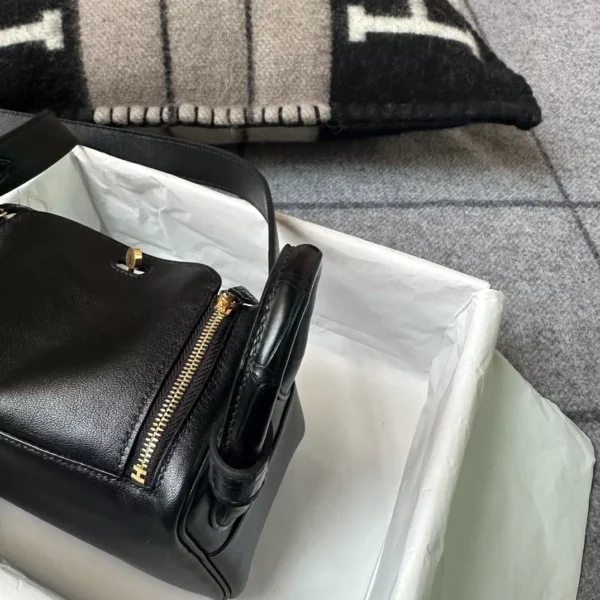 Australia Canberra Hermes Clemence / Crocodile Mini Lindy Touch 19CM 89 Noir Gold Hardware