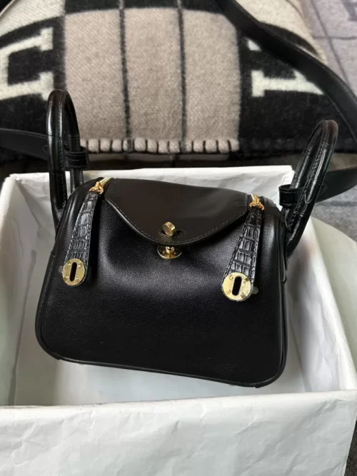 Australia Canberra Hermes Clemence / Crocodile Mini Lindy Touch 19CM 89 Noir Gold Hardware