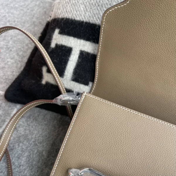 Hermes Boutique Evercolor Leather Roulis 19CM CK18 Etoupe Silver Hardware