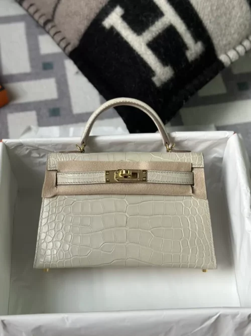 Australia Sydney Hermes 8L Beton Matte Alligator Crocodile Mini Kelly 19 Gold Hardware