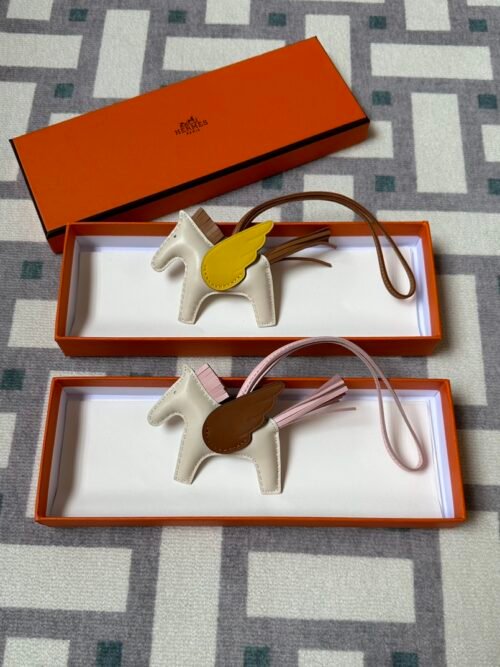 Hermes Rodeo Pegase PM Charms Craie/Amber/Gold & Craie/Gold/Rose Sakura