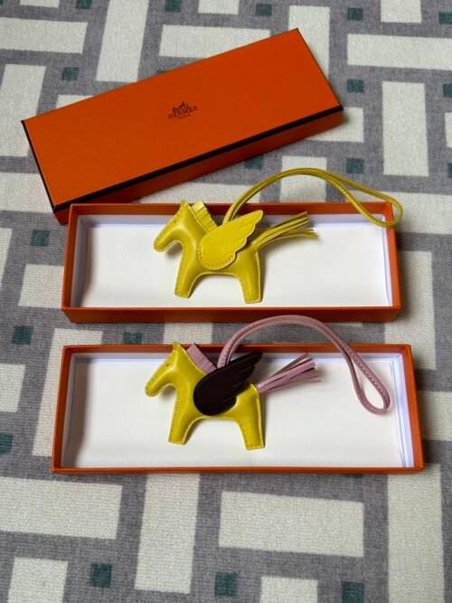 Hermes Rodeo Pegase PM Bag Charms Agneau Leather 9R Lime