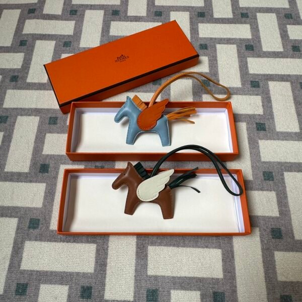 Kuwait Hermes Hangings Flying Horse Pendants Multi-color