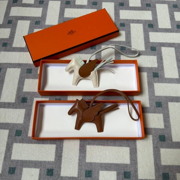 Kuwait Hermes Hangings Flying Horse Pendants Multi-color