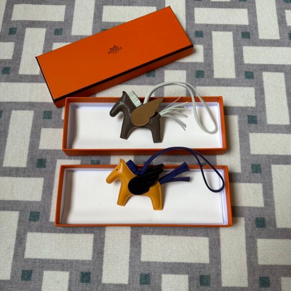 Kuwait Hermes Hangings Flying Horse Pendants Multi-color