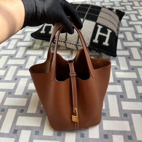 wsxc1718980911390_0-1 Russia Moscow Hermes Picotin 22CM 37 Gold Clemence Leather Gold Hardware