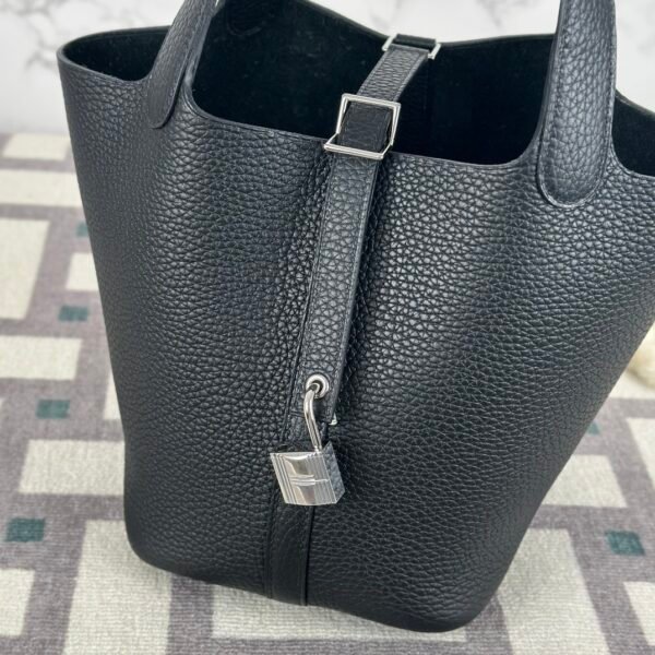 Korea Seoul Hermes CK89 Noir Clemence Leather Picotin 18CM Silver Hardware