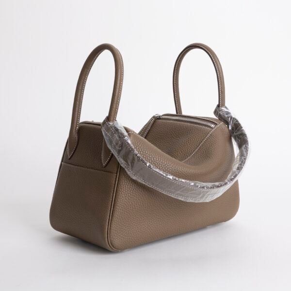 Women’s Shoulder Bag Lindy 26CM Clemence Leather CK18 Etoupe Silver Hardware